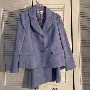 Skirt suit set
